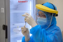 Bị viêm đường ruột, ung thư tuyến giáp tiêm vắc-xin Covid-19 được không?