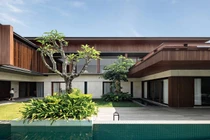 Biệt thự siêu sang nằm giữa cánh đồng lúa ai nhìn cũng mê