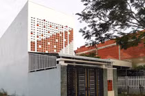 Nhà hướng Tây thoáng sáng nhờ sử dụng gạch hoa gió