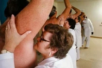 Bất ngờ những công việc chỉ “ngửi” cũng “hái ra tiền“