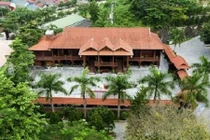 Cận cảnh ngôi nhà gỗ lim 200 tỷ của đại gia Điện Biên