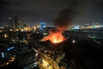 Ảnh: Cháy nổ kinh hoàng tại nhà kho trong cảng Sài Gòn