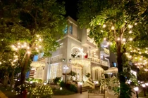 Biệt thự 12 tỷ của Thúy Hạnh trang hoàng lộng lẫy đón Giáng sinh 