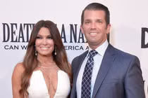 "Đột nhập" biệt thự xa hoa con trai ông Trump mới mua với bạn gái