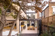 Bên trong ngôi nhà ngoại ô lấy gió đầy tinh tế 