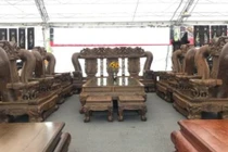 Liên tiếp bàn ghế “khủng” xuất hiện khiến dân chơi giật mình