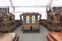 Liên tiếp bàn ghế “khủng” xuất hiện khiến dân chơi giật mình