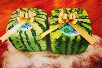 Dưa hấu vuông 4,5 triệu/quả, đại gia Việt có tiền chưa chắc đã được ăn