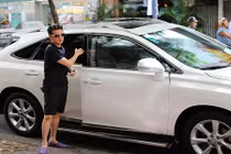 Trả nợ cho mẹ, Đàm Vĩnh Hưng vẫn thích khoe cuộc sống giàu sang?