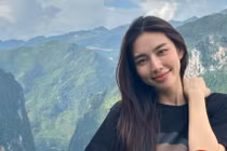 Thót tim khi Thùy Tiên bị té xuống vực trong chuyến đi Hà Giang 