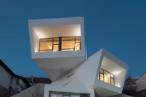 Nhà khối hộp, hình thù siêu dị khiến ai cũng tròn mắt