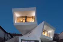 Nhà khối hộp, hình thù siêu dị khiến ai cũng tròn mắt