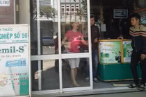 Dân vây bắt đối tượng trộm 2 lọ thuốc… tăng cường sinh lý 