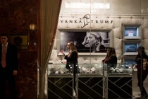 Thủ tướng vui khi thấy con gái Tổng thống Mỹ bán hàng Việt Nam