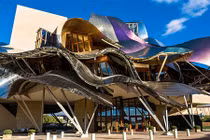 Ngỡ ngàng 10 tòa nhà méo mó tưởng chỉ có trong phim