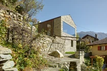 Ngôi nhà xây từ gạch đá vụn vẫn siêu đẹp