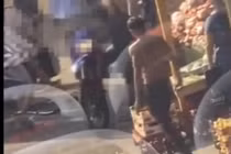 Clip: Chó dữ cắn bé gái rồi rượt đuổi nam thanh niên 