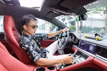 Cuộc sống xa hoa của CEO điển trai vừa bị bắt vì lừa đảo 57 tỷ