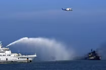 Hai tàu đâm nhau ngoài khơi thành phố Thượng Hải, 14 người mất tích