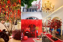 Đón Tết, Di Băng trang trí biệt thự hoành tráng như phim trường