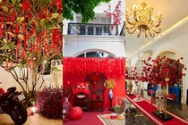 Đón Tết, Di Băng trang trí biệt thự hoành tráng như phim trường