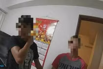 Vợ nhốt mình dọa tự tử vì chồng không mua trà sữa cho uống