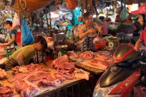 Giá lợn tăng giá kinh hoàng, dân lo không có thịt gói bánh chưng