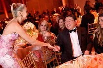 Đại gia “dốc tiền” bao nuôi mỹ nữ ăn chơi và cái kết đắng