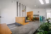 Nhà một tầng sâu hun hút nổi bật giữa Kon Tum 