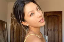 Tay vợt đẹp nhất thế giới mặc quyến rũ