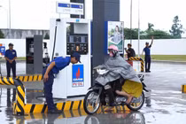 PV Oil không cho nhân viên làm thêm shipper, taxi công nghệ