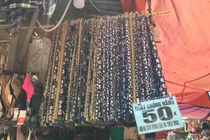 Bát nháo thị trường áo chống nắng giá rẻ... người mua coi chừng "ngậm quả đắng"