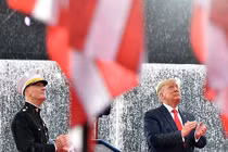 Tổng thống Trump chủ trương tổ chức Quốc khánh bất chấp dịch COVID-19