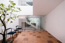 Nhà 4 tầng tăm tối lột xác thành nơi ở thoáng sáng sau cải tạo