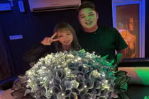 Em trai tặng chị gái món quà sinh nhật khiến ai cũng phải ghen tị