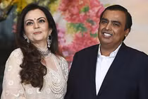 Khối tài sản đồ sộ của tỷ phú có vợ uống nước ngâm vàng