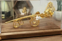 Quà mạ vàng dịp 8/3 đắt "không tưởng" của đại gia Việt