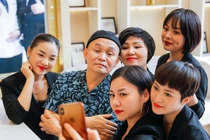 Cát-xê "siêu to khổng lồ" và phong cách tiêu tiền khiến fan "sốc" của Xuân Hinh