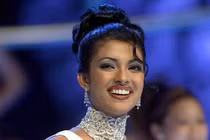 Hoa hậu Thế giới kể lại sự cố suýt “lộ hàng” khi đăng quang 