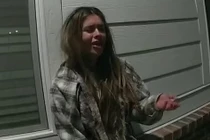 Sao TikTok bị bắt vì ném ghế vô tình trúng đầu con 