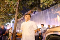 Lần đầu tiên ông Đoàn Ngọc Hải không “xử” ô tô chiếm vỉa hè