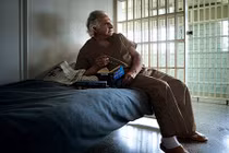 Cuộc sống nhàn hạ trong tù khó tin của "ông trùm" tài chính Madoff