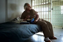 Cuộc sống nhàn hạ trong tù khó tin của "ông trùm" tài chính Madoff