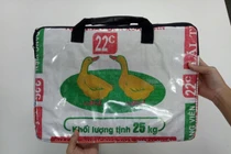 Lý giải thời trang bao bì cám cò Việt Nam lên đời hàng hiệu đắt giá ở Nhật