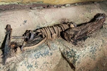 Những vật dụng bất ngờ trong mỏ coban bị bỏ hoang hàng thế kỷ