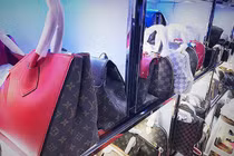 Đột nhập thủ phủ hàng hiệu nhái ở Trung Quốc