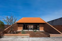 Nhà 2 mái gạch mộc độc đáo ở Long An 