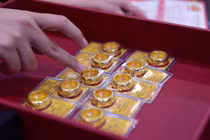 Giá vàng cuối tuần nhích nhẹ