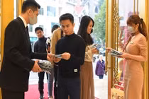 Ăn theo nỗi sợ dịch corona, bán quần áo, mỹ phẩm online...khuyến mãi khẩu trang "câu" khách