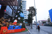 Người dân Thủ đô đón năm 2022 thế nào giữa dịch COVID-19